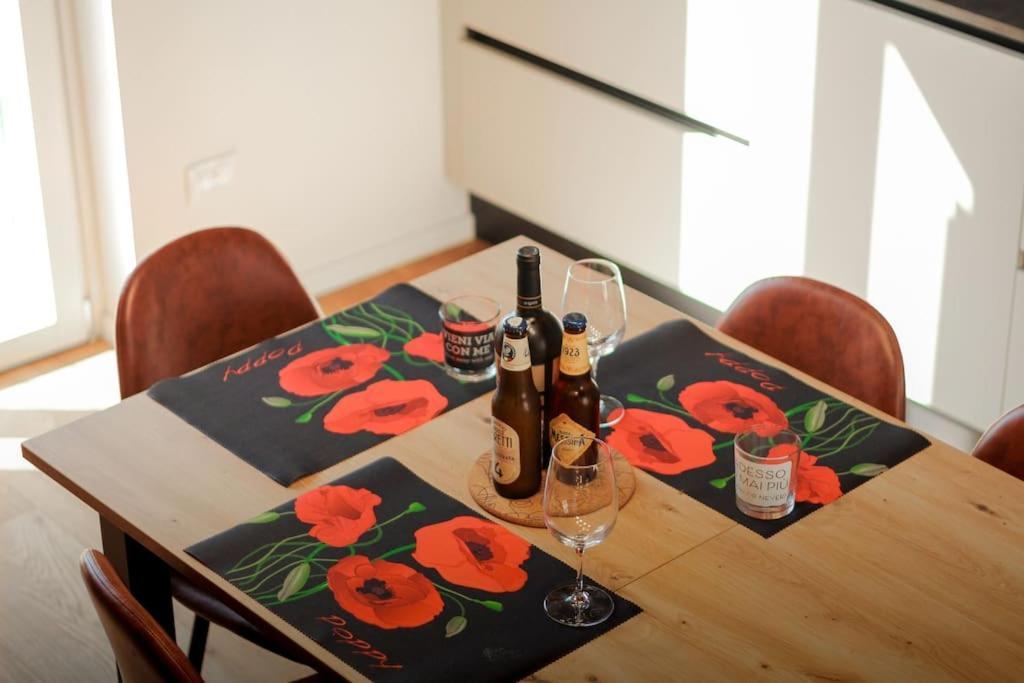 Poppy Loft Apartment โกรตาเฟราตา ภายนอก รูปภาพ